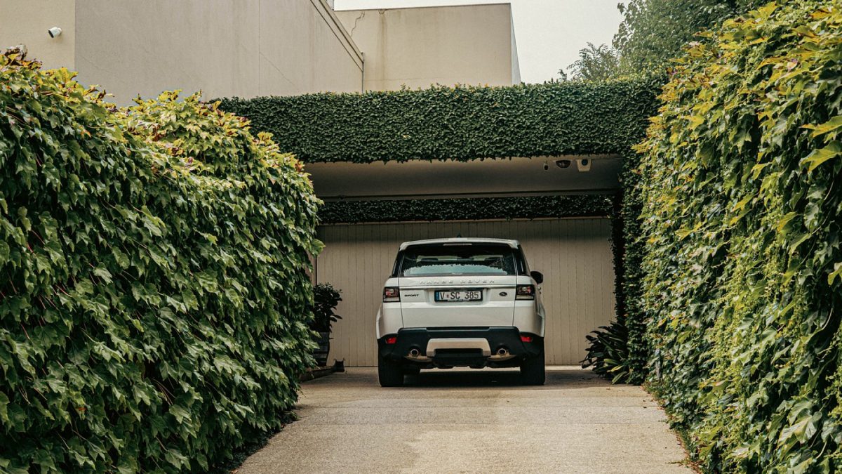 3 raisons de choisir un carport toit plat pour votre prochain projet